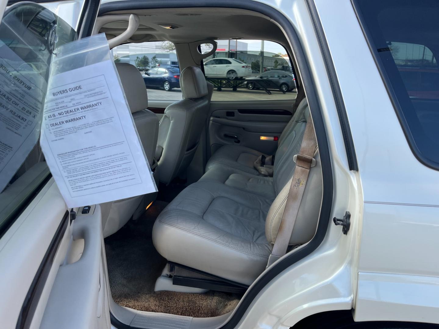 2002 white /TAN Cadillac Escalade 2WD (1GYEC63T62R) with an 5.3L V8 OHV 16V engine, 4-Speed Automatic Overdrive transmission, located at 14700 Tomball Parkway 249, Houston, TX, 77086, (281) 444-2200, 29.928619, -95.504074 - Photo#9